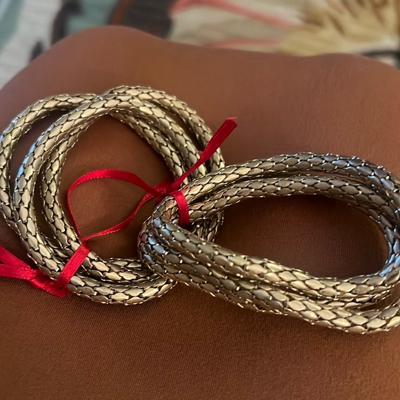 jojos jewels Jewelry - Gold stretch braceletlets